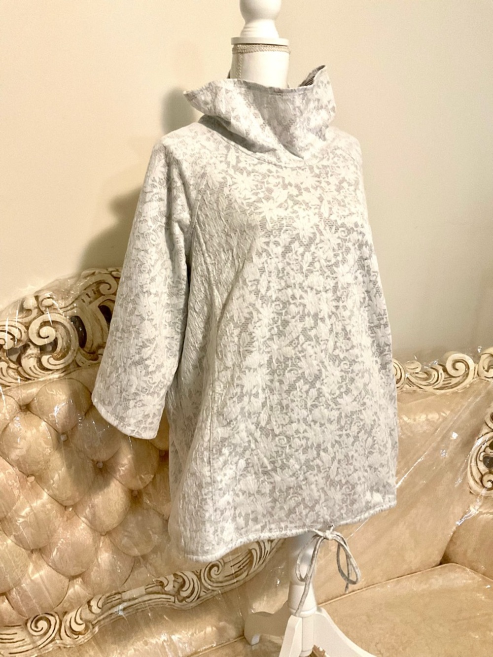Chaus White Lace Top with Black Striped Lining - Picture 4 of 6